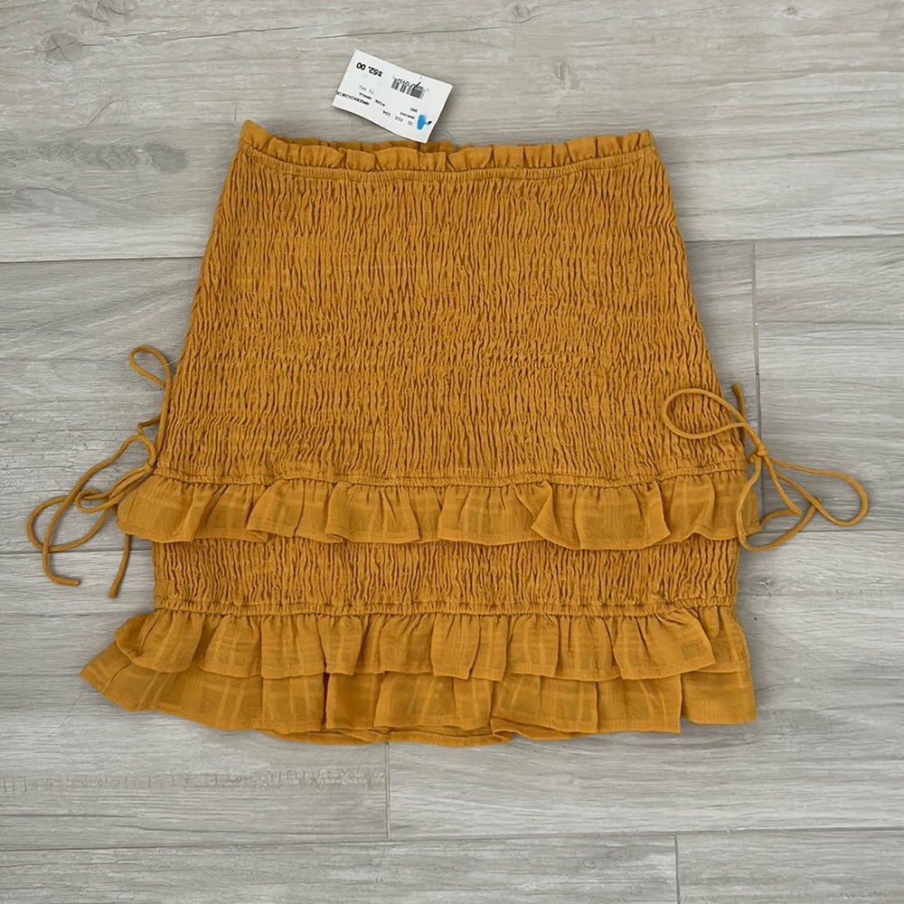 Le Lis Mustard Smock Skirt